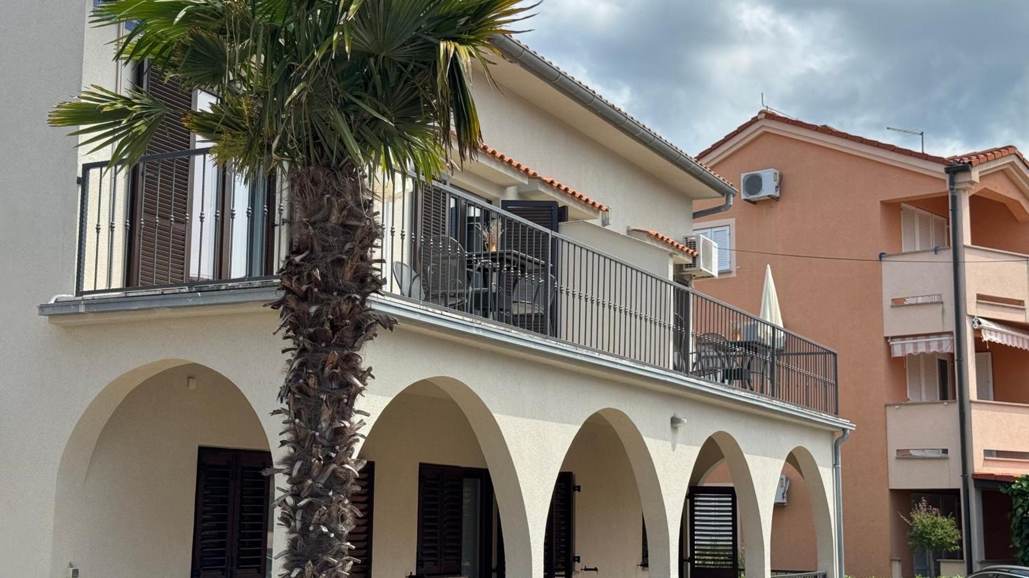 Apartments Ein Haus In Der Sonne مالينسكا المظهر الخارجي الصورة